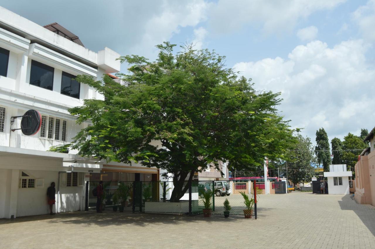 Hotel Apsara Shoranur Luaran gambar