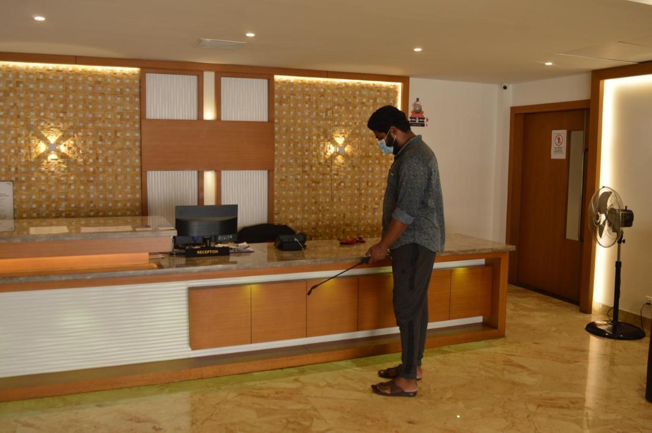 Hotel Apsara Shoranur Luaran gambar