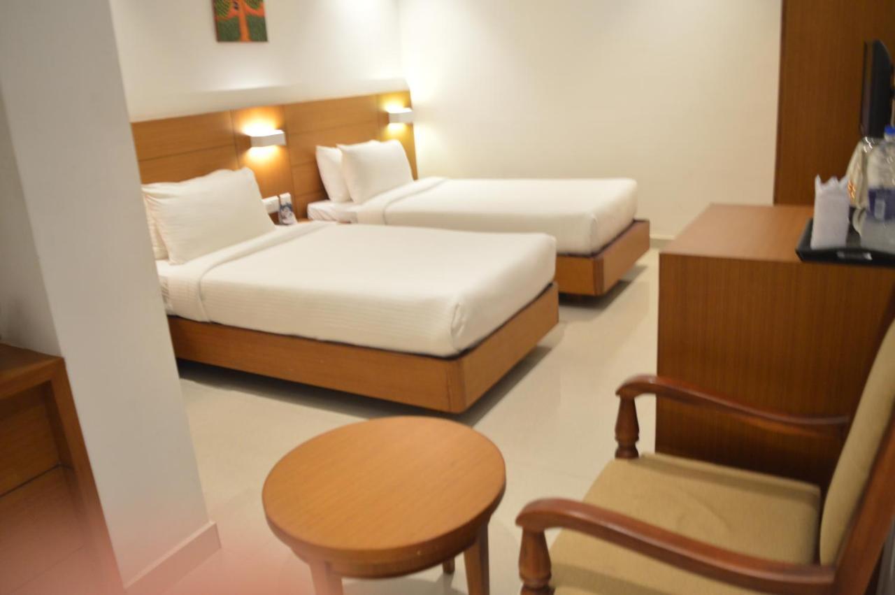 Hotel Apsara Shoranur Luaran gambar