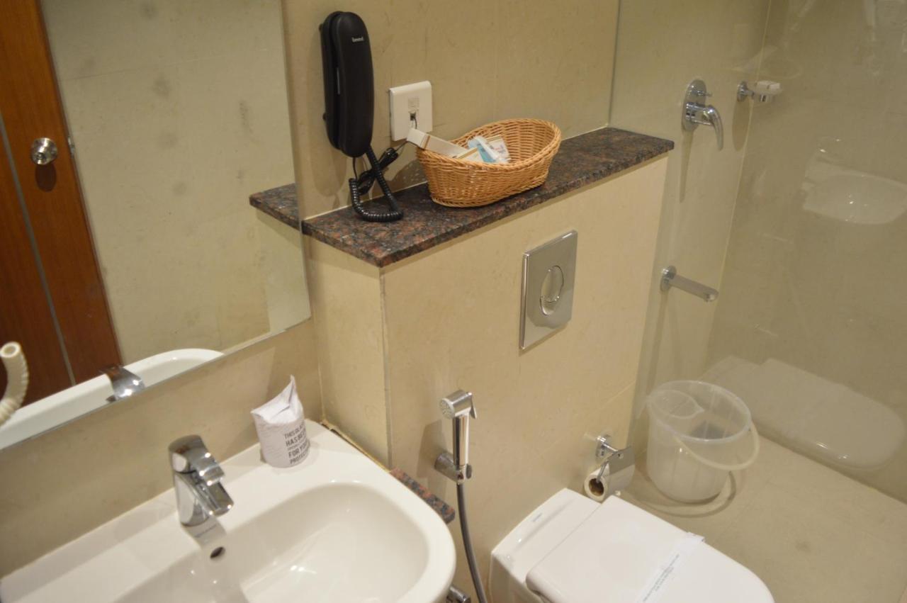 Hotel Apsara Shoranur Luaran gambar