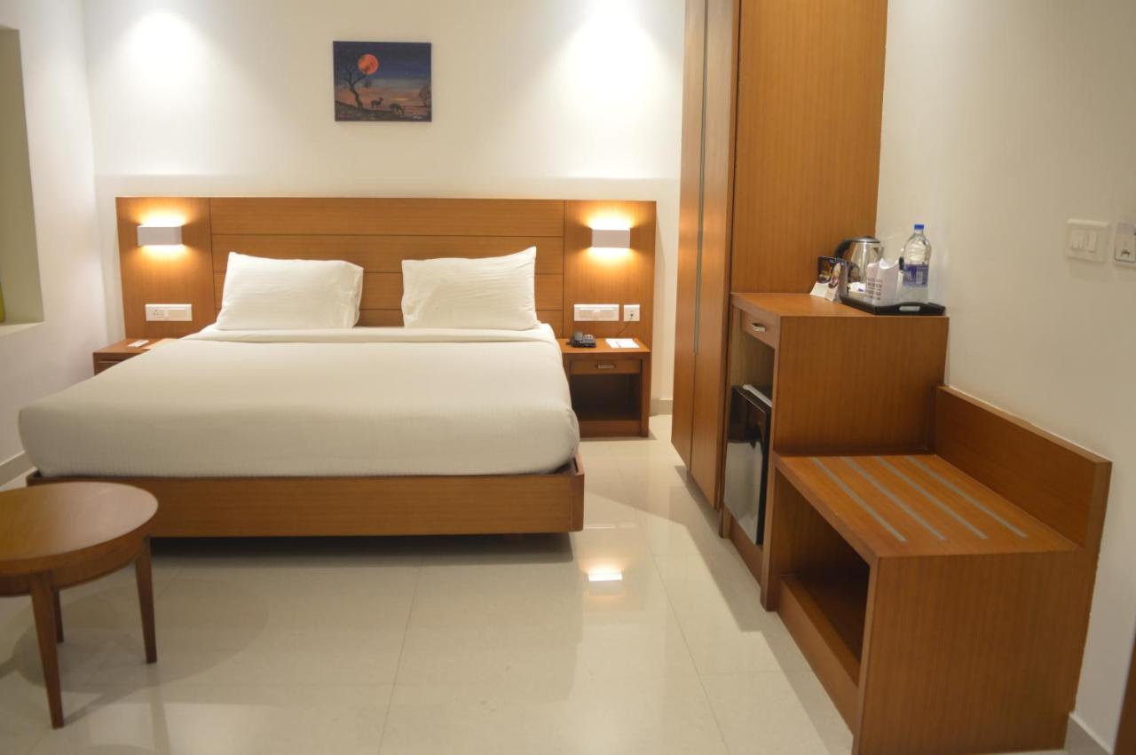 Hotel Apsara Shoranur Luaran gambar
