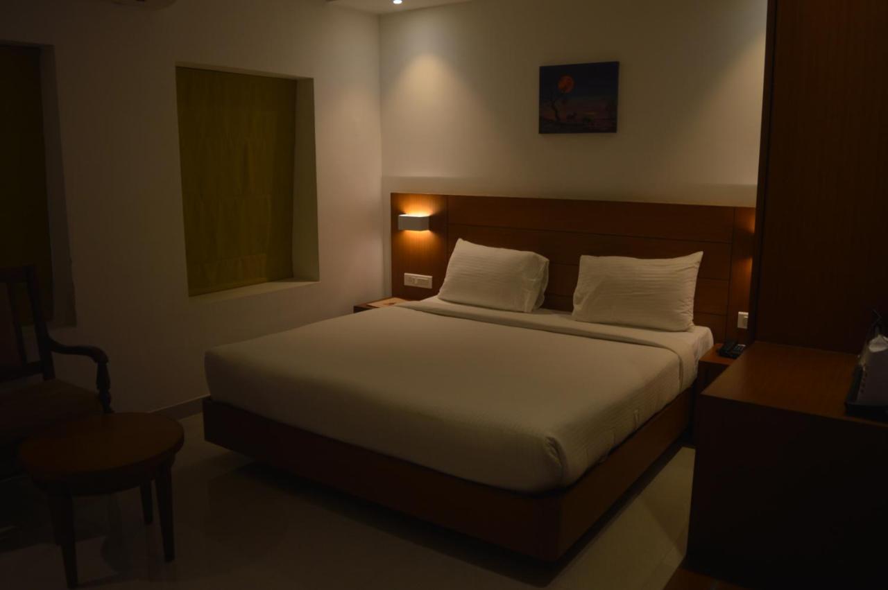 Hotel Apsara Shoranur Luaran gambar