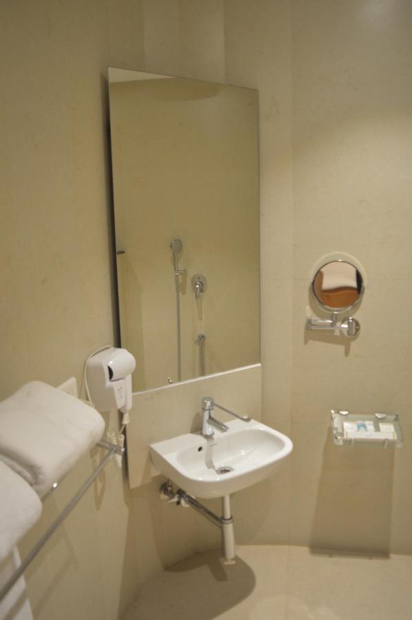 Hotel Apsara Shoranur Luaran gambar