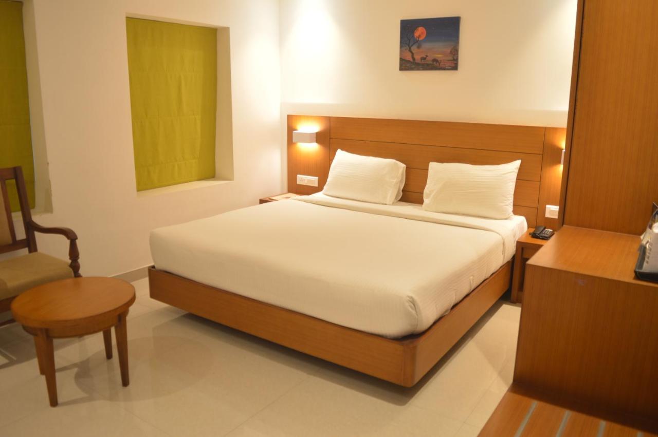 Hotel Apsara Shoranur Luaran gambar